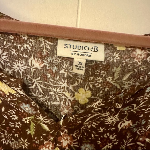 Studio B by Bobeau Floral Plus Size Top 3X - Picture 2 of 4